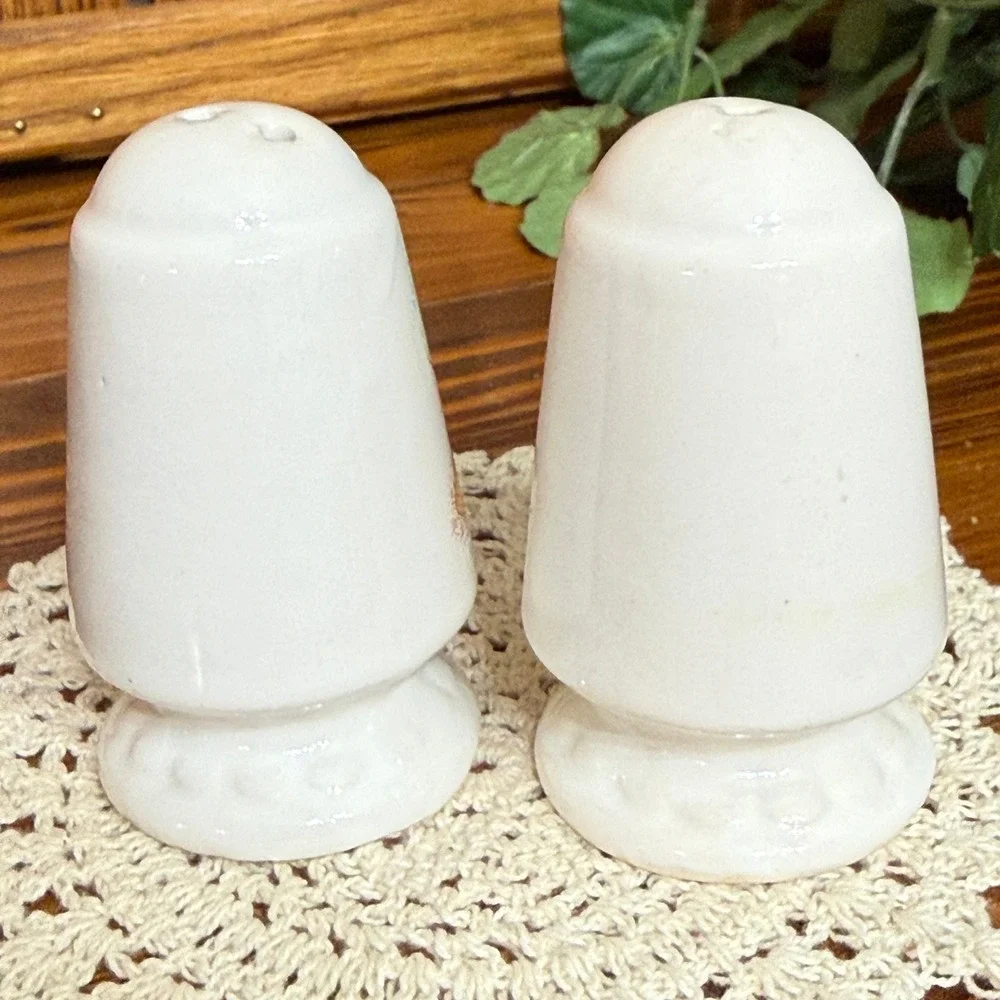 ER Salt and Pepper Shakers White Good Sanibel Island Beach Starfish
